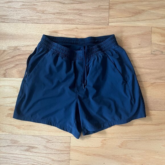 Excellent condition Lululemon athletic shorts - Picture 1 of 3